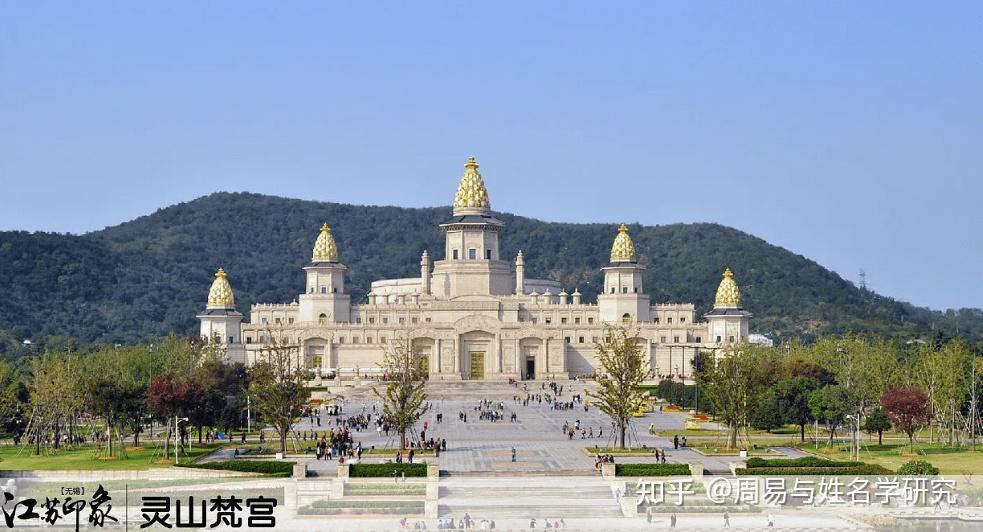 江蘇省無錫市錫山區東南鵝湖鎮境內,西鄰鴻山越國貴族墓群和泰伯墓,東