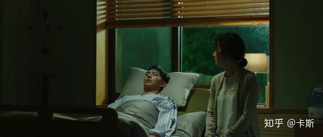 韩国同性电影《换季期》:男朋友的母亲和我一起照顾成为植物人的男