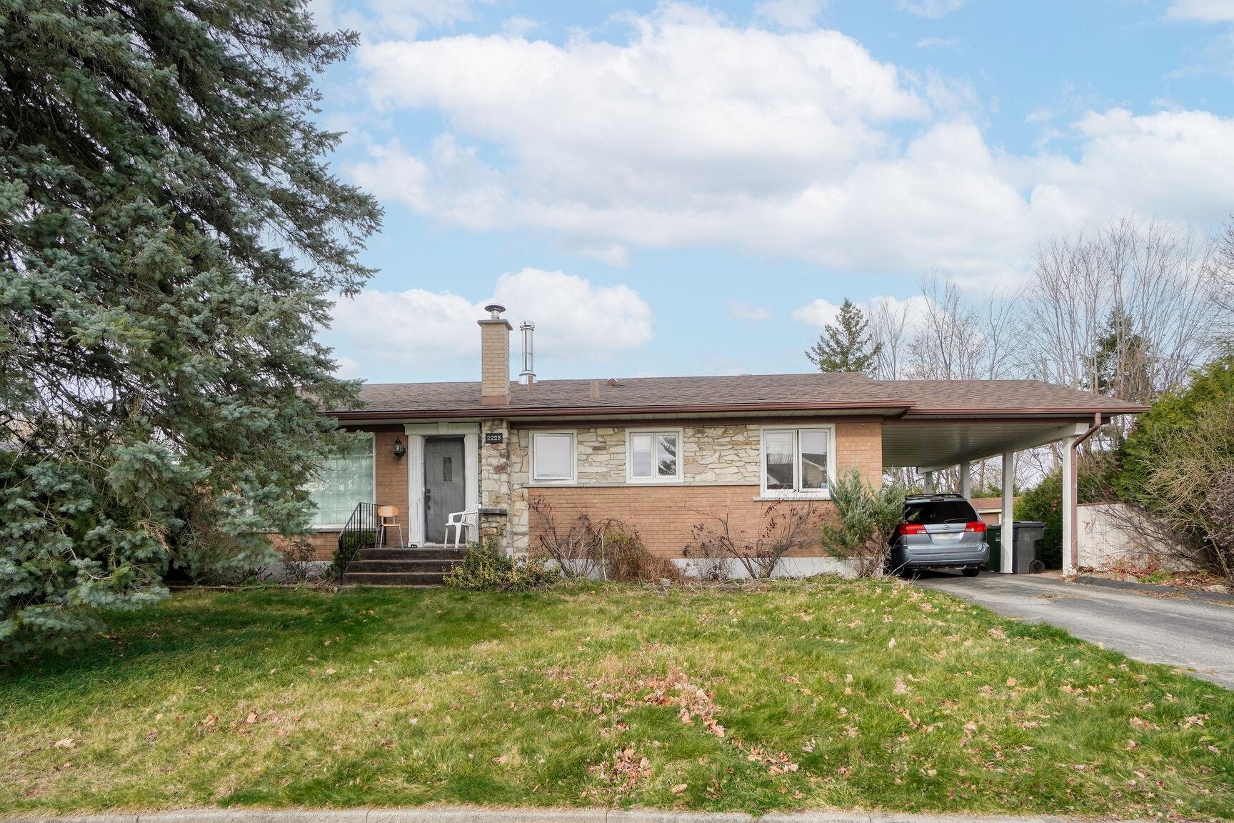 魁北克舍布鲁克市独立屋出售 Detached Bungalow For Sale In Sherbrooke, QC 知乎