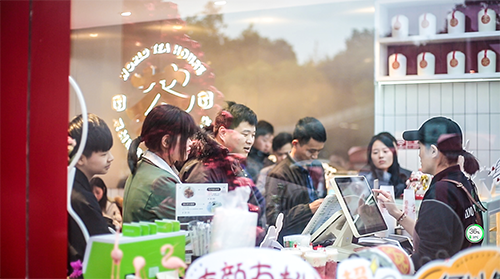 一开业就火爆的奶茶店注重的不只是产品