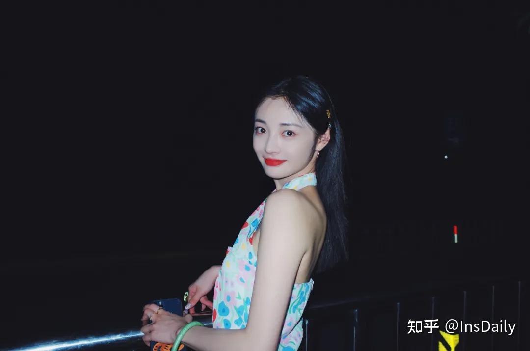 女明星谁的仪态最好 v2-614734851c9027c54f801f39c8f95346_r.jpg