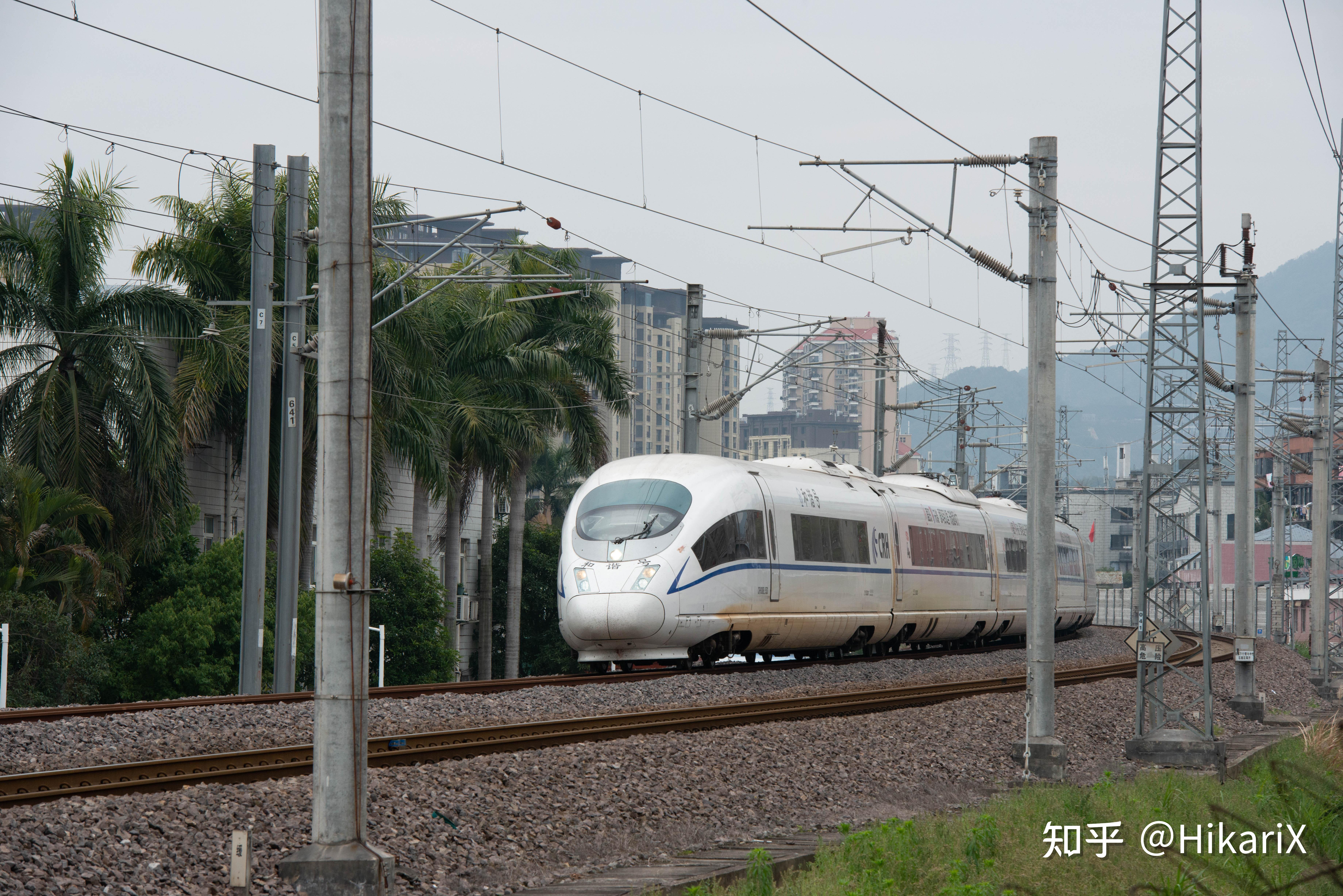 11:46,g1653次,上海虹桥-福州仔细观瞧,可以注意到车头血迹,动车组撞