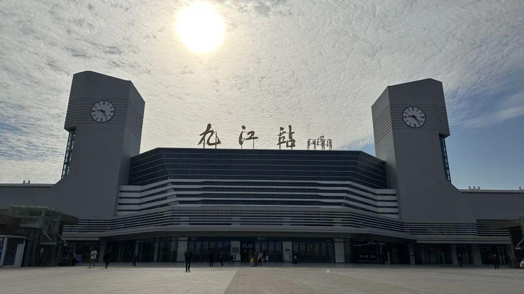 九江火车站是江西省重要铁路交通枢纽站,同时交汇京九,合九,铜九,昌九