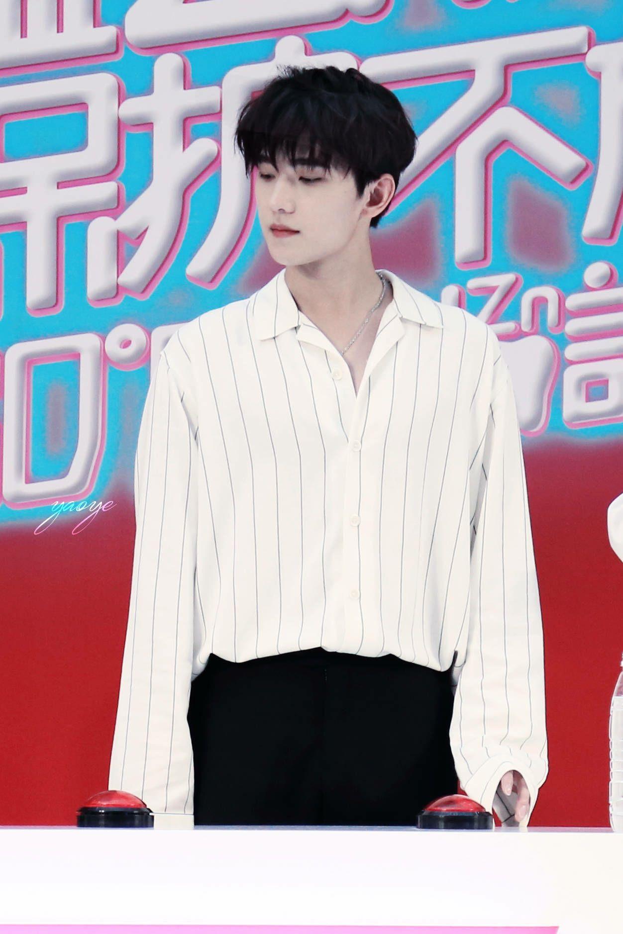 普通人怎么报考军艺 v2-6183674ca82b8318aabe621108e397ba_r.jpg