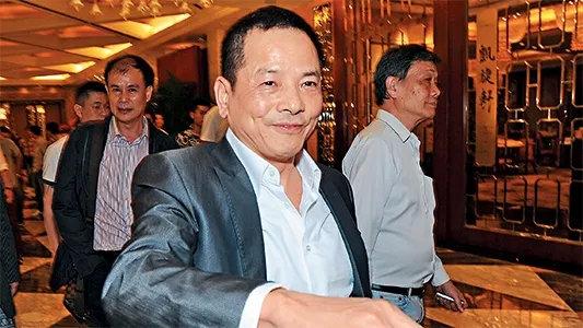 人物丨前晚被内地通缉的澳门赌王,牵扯出一段豪门腥风血雨.