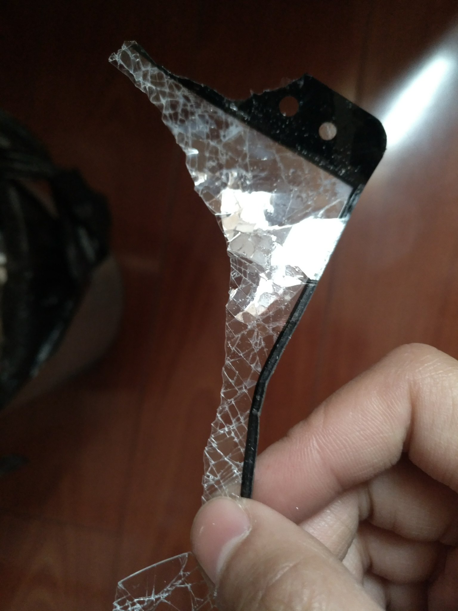 手机钢化膜撕不下来怎么办？