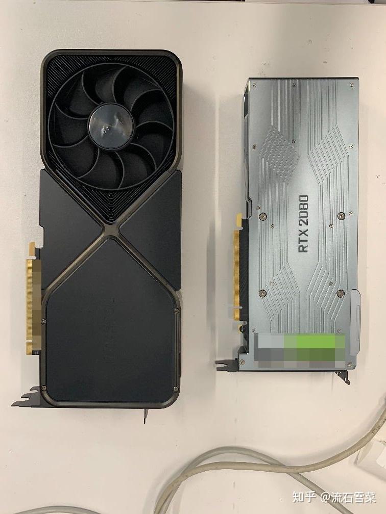 又厚又长的憨憨显卡英伟达rtx3090外观曝光对比2080