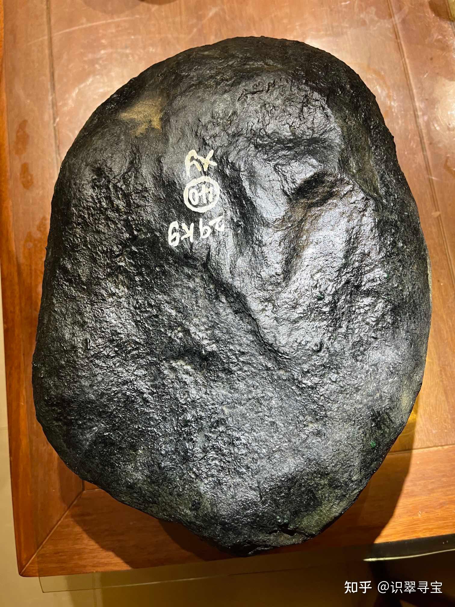 如何在莫湾基原石里找"色"?