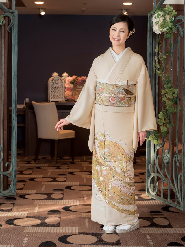 色留袖不过介绍这么多其实现在日本人都不一定十分了解和服的穿法说