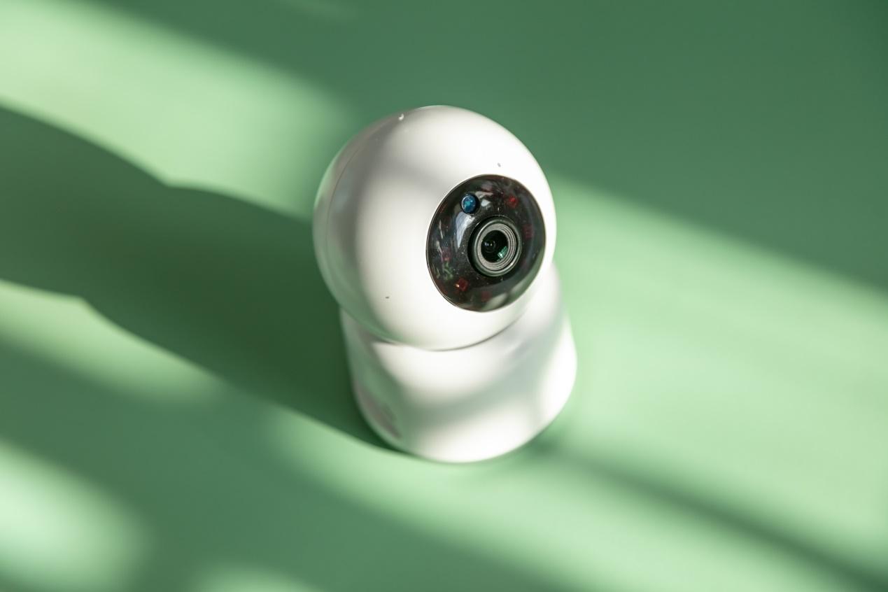 岭雁科技的室内云台摄像头支持的高清模式,人像侦测和跟随,双向通话