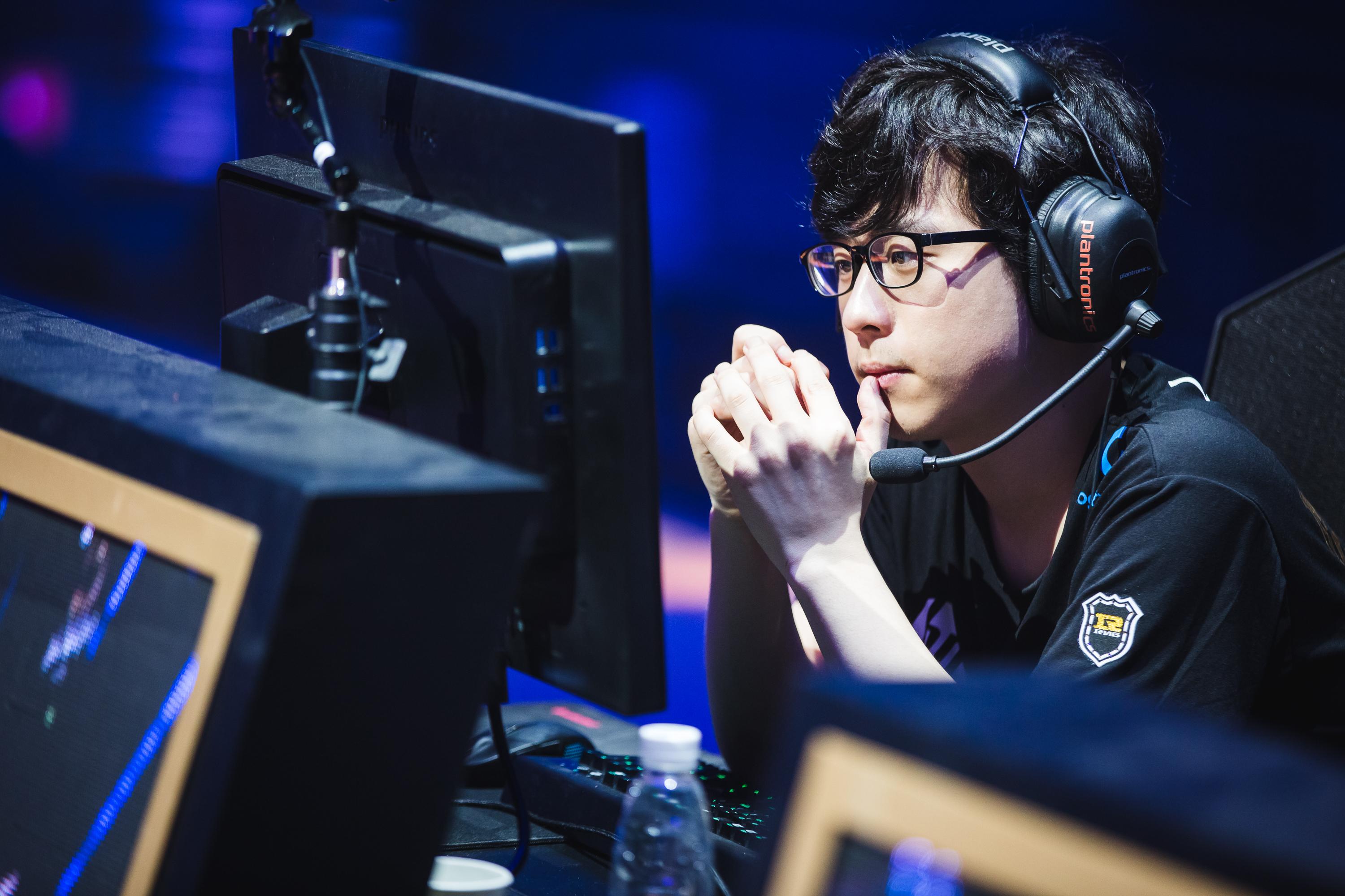 前职业选手looper张亨硕专访消失于银杏丛林之中