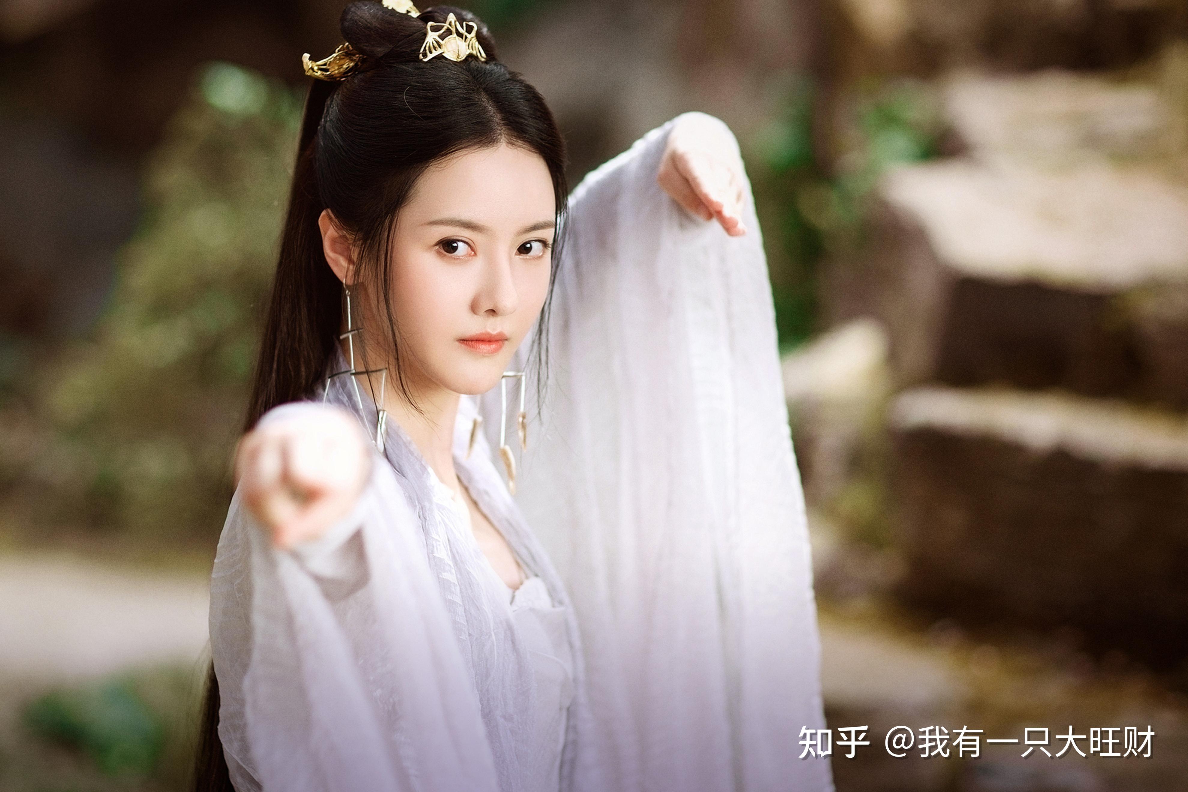 《宸汐缘》天界花花公子云风与绝美女神青瑶,石封千年抱得美人归