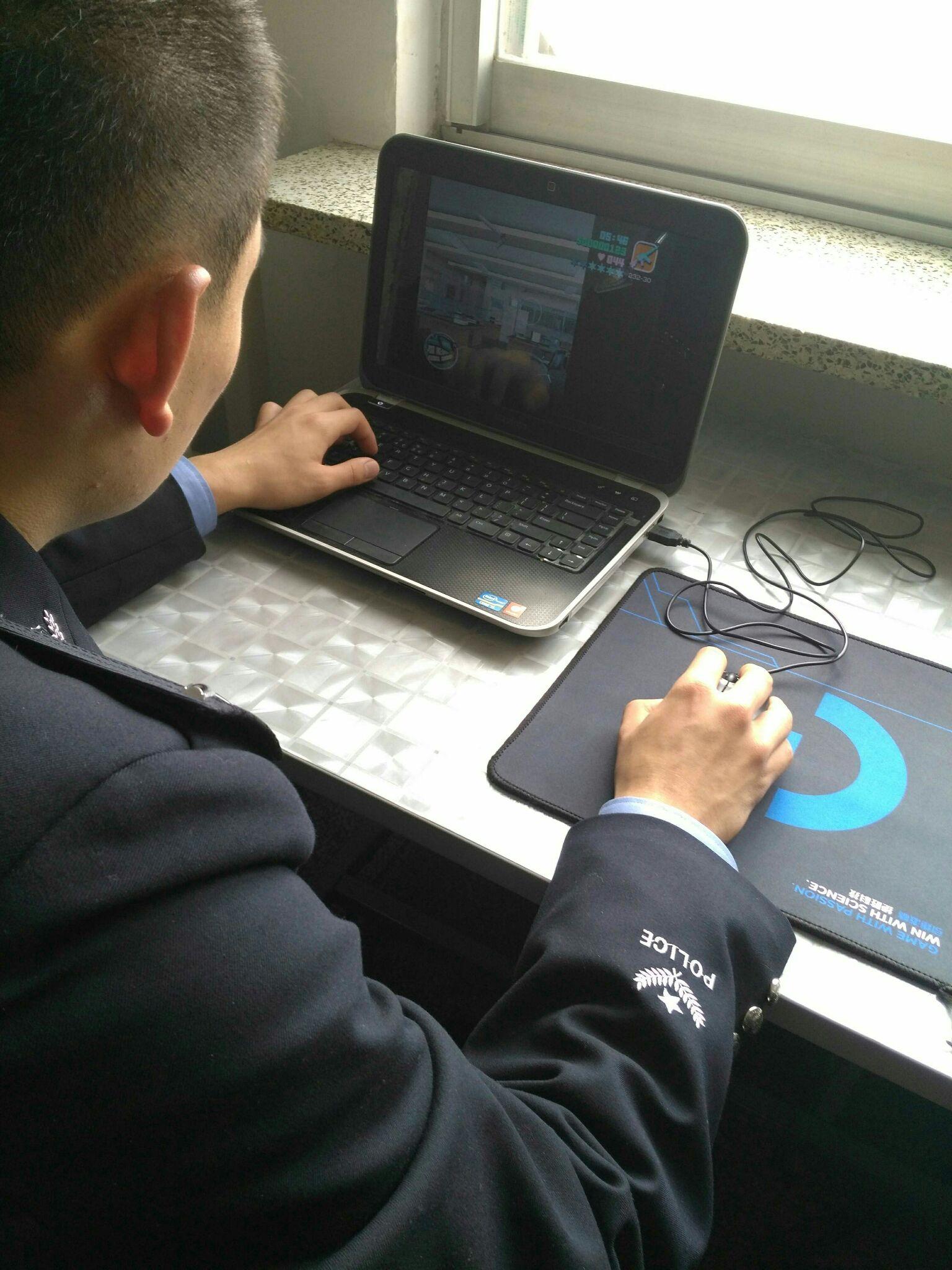 小时候的梦想是想当缉毒警察或是特种兵或是科