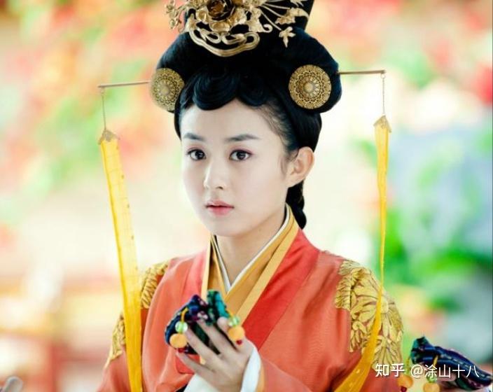 2018年10时赵丽颖宣布了与冯绍峰的婚讯,一度造成社交媒体