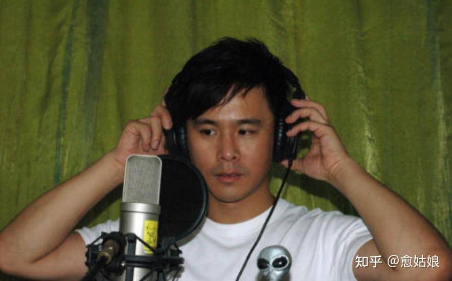 上世纪八九十年代,歌手红豆红极一时.