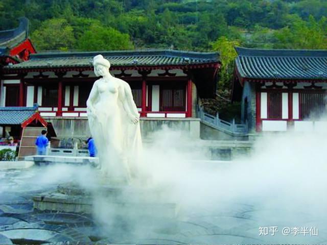 的楊貴妃天天在驪山腳下的華清池裡洗澡,美人出浴圖看得讓人血脈賁張