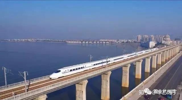 国际港口——上海洋山港,宁波舟山港;3条铁路线路——沪嘉甬跨海高铁