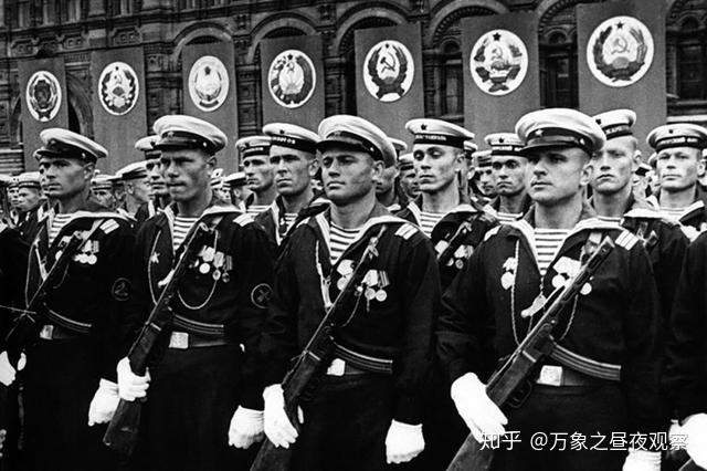万象纪录丨图集:跨越75载,1945与2020红场阅兵在照片中相遇 - 知乎