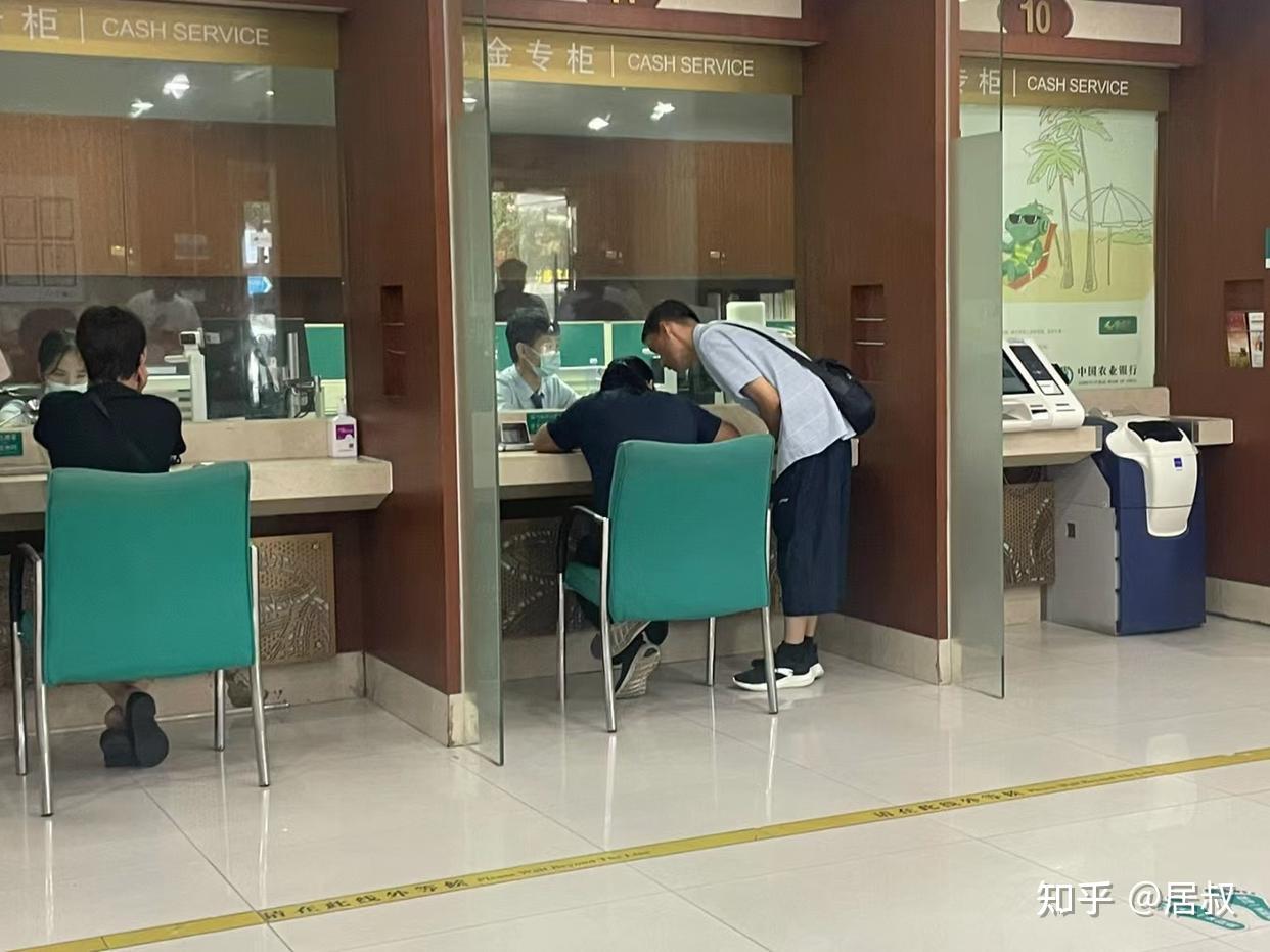 银行取款新规定：8月起，账户超过10万的储户，最好提前做好准备 - 知乎