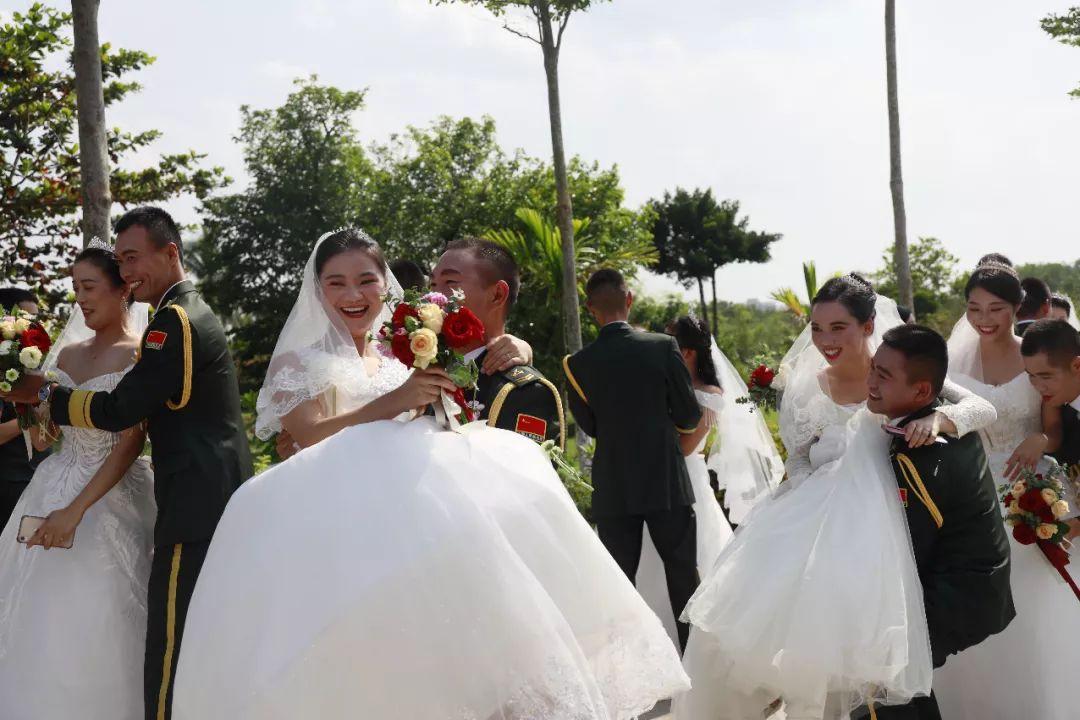 永结同心的誓言国防绿与白婚纱"我愿意"是每一名军人的理想婚恋状态