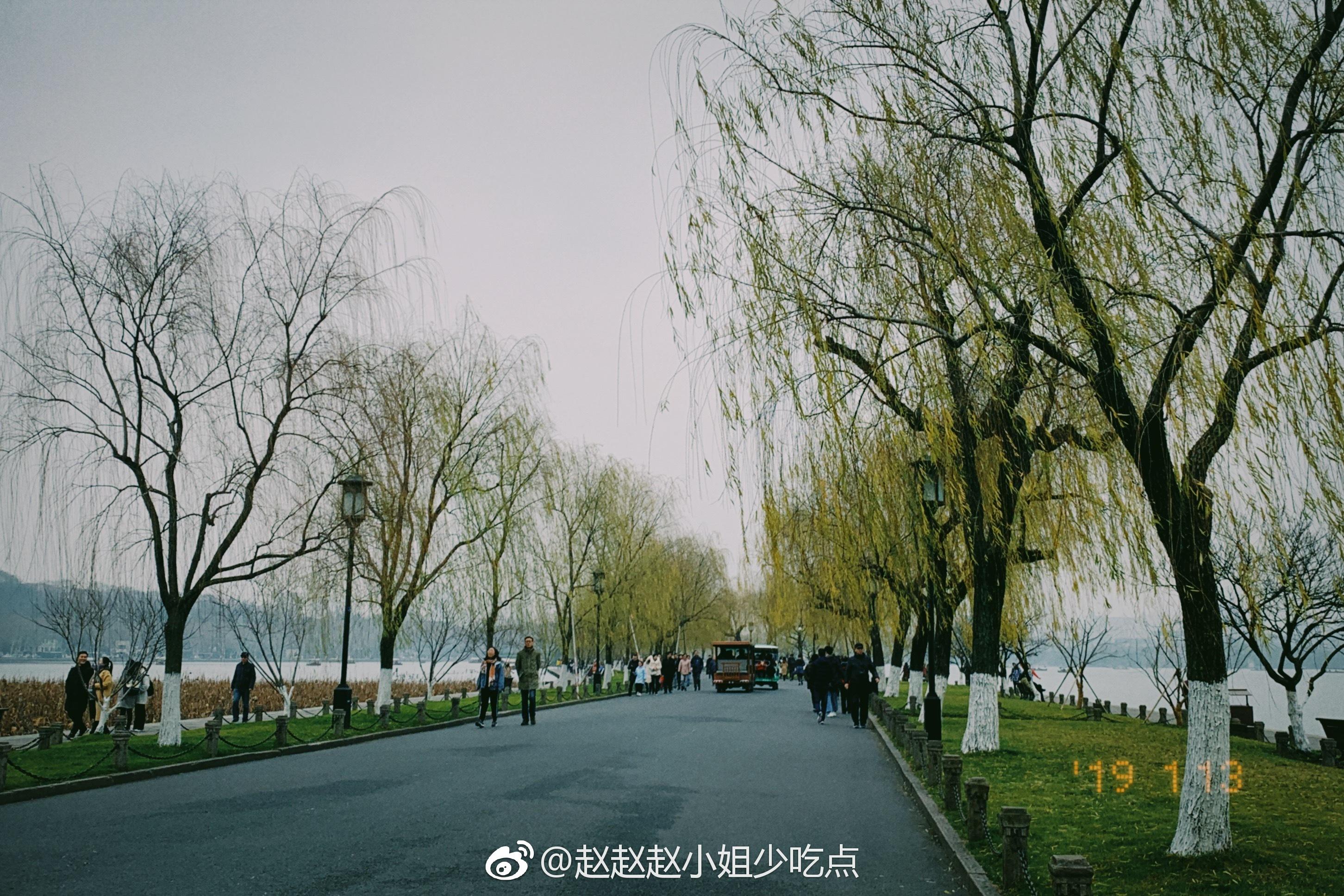 杭州西湖不仅风景好，而且还免费，不过节假日只剩下人山人海|西湖|人山人海|白堤_新浪新闻