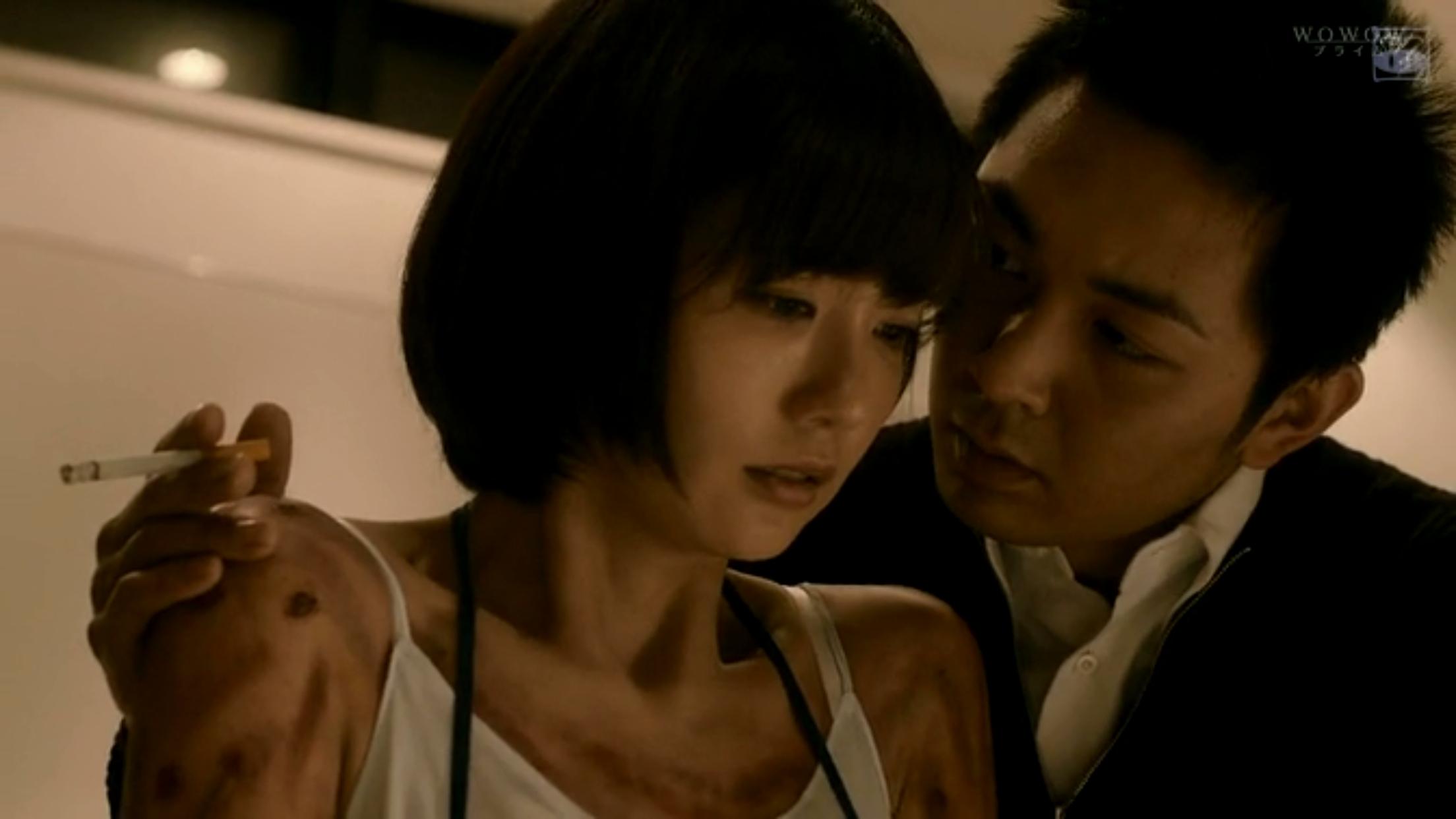 玻璃芦苇一个女孩在家暴下的救赎与重生