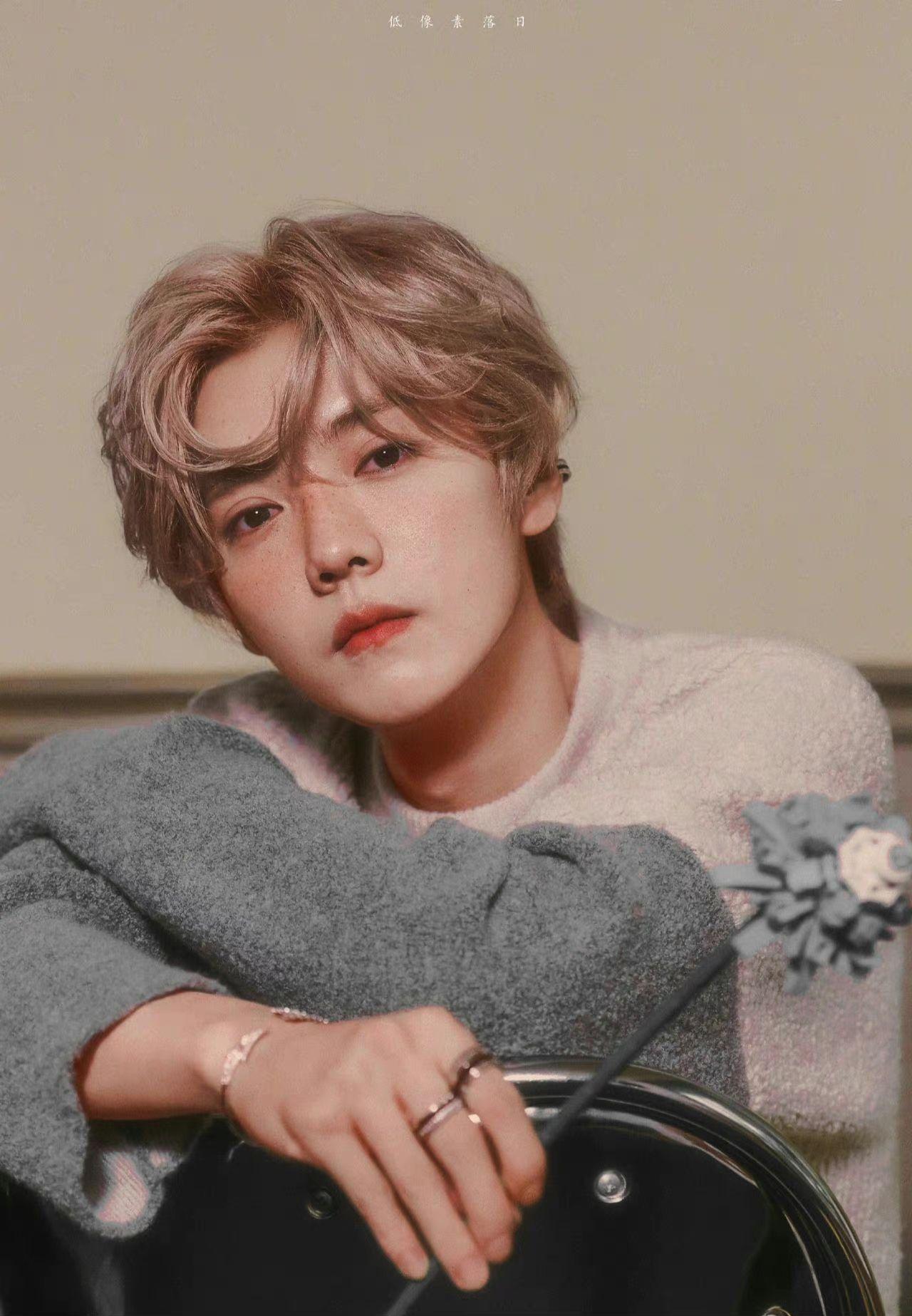 有没有关于鹿晗的惊艳照片可以做壁纸套图的