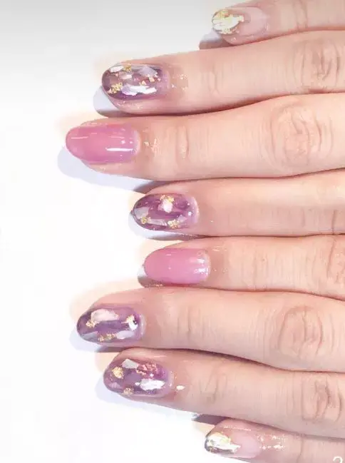 这里可能是最全的新年美甲集合了-新年美甲图片2021简单大方红色衣服