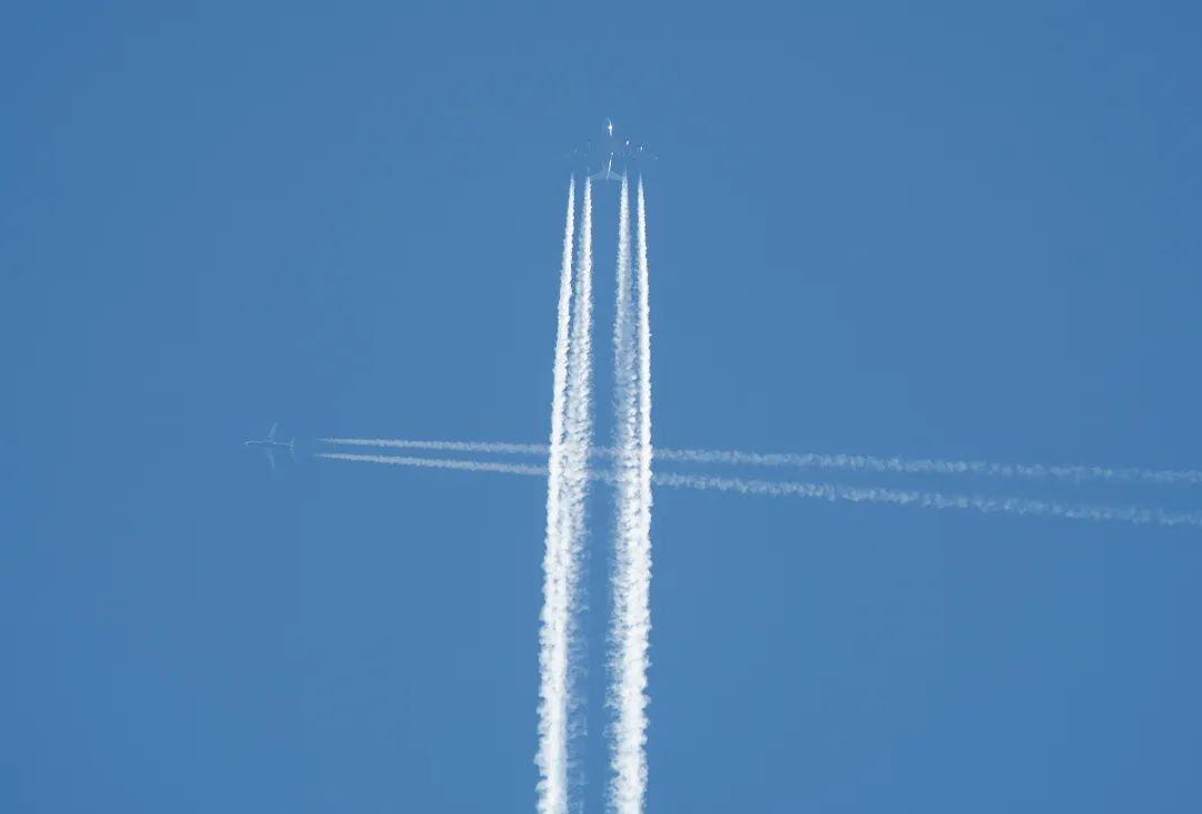 航迹云,飞机作画