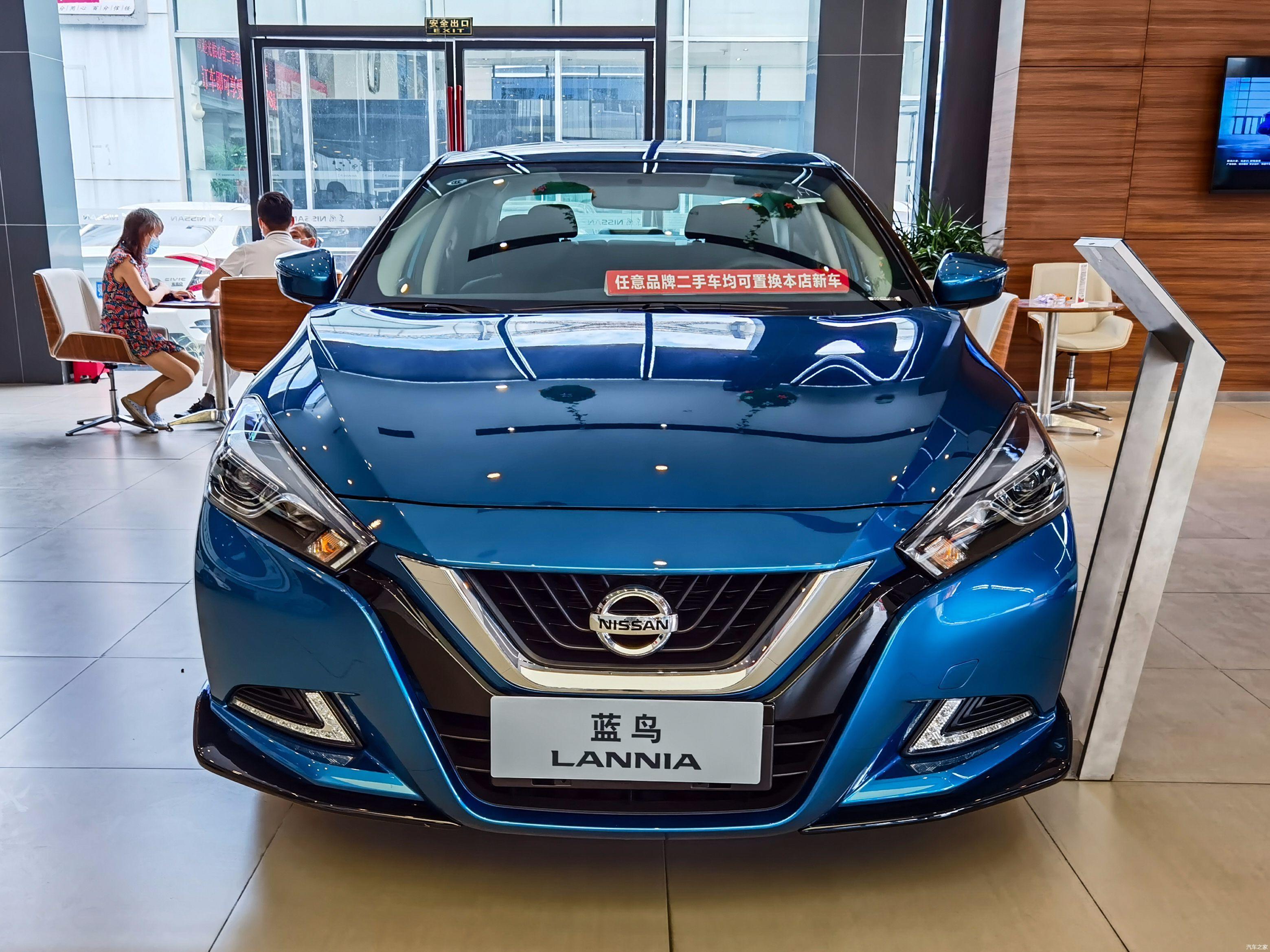 到店实拍个性时尚的紧凑型轿车实拍东风日产蓝鸟