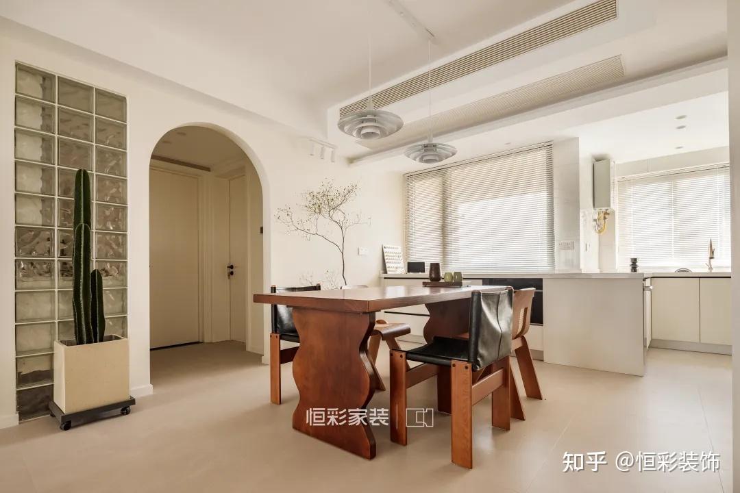100㎡奶油中古，胡桃木+白，一眼沦陷，好看又好住！ - 知乎