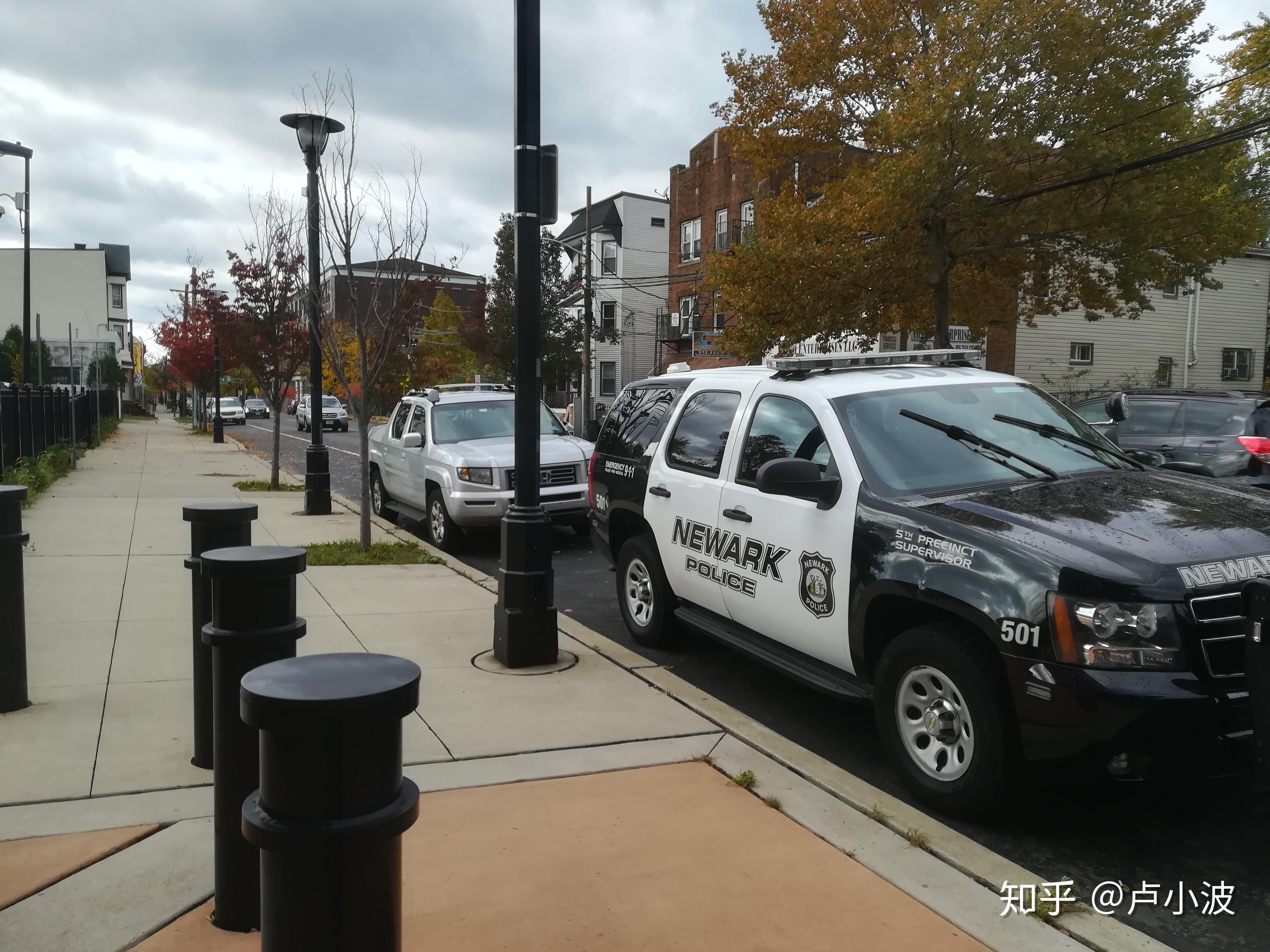巴士路过宾夕法尼亚州,见过天桥底非停车区域的警车华盛顿国会附近,停