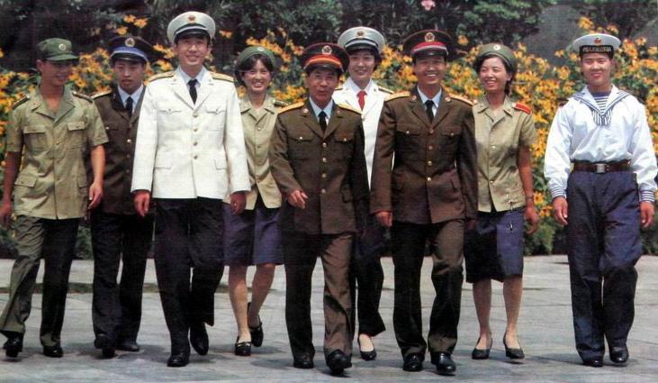 05式軍服1997—200787式軍服裝備了10年之後,1997年和1999年,中國人民