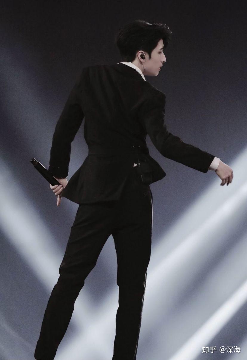 求严浩翔各个色系的神图? - 知乎