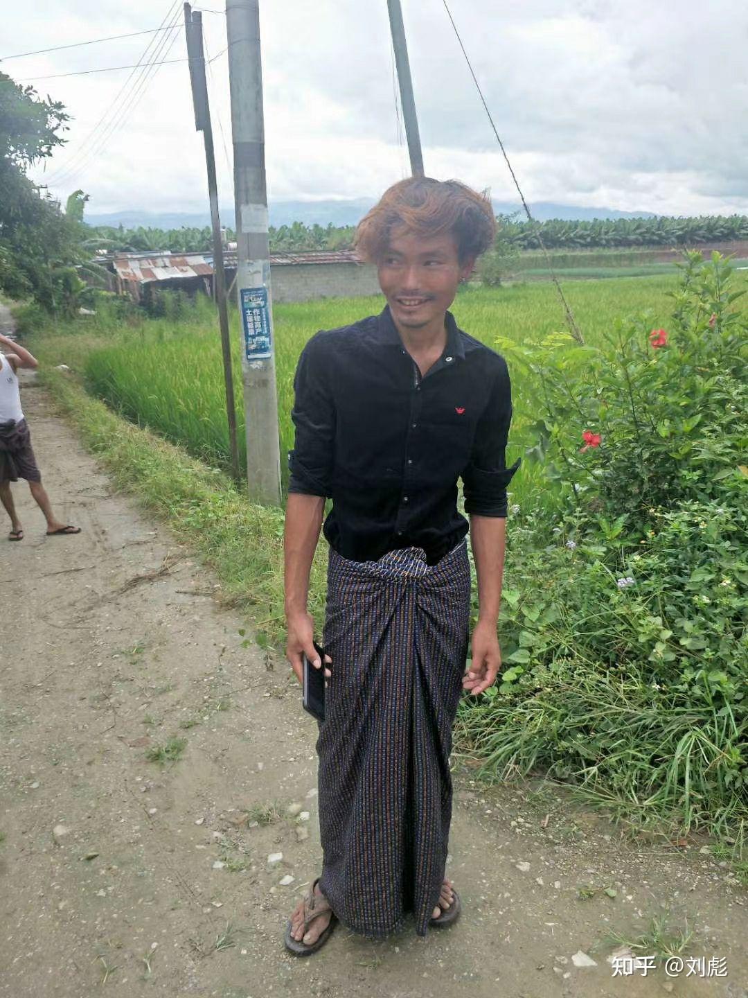 缅甸男人穿裙子