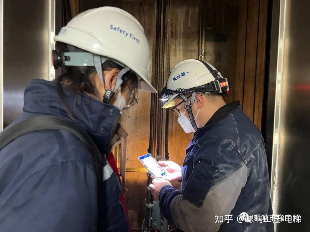 不分昼夜24小时待命电梯维保人员的日常