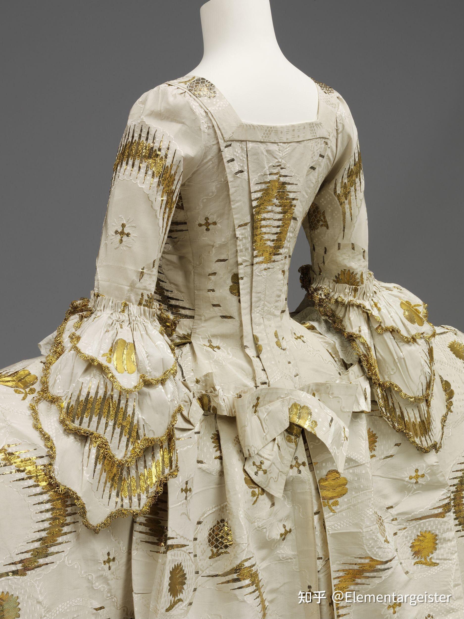 18世纪中叶,之前后背那宽松的箱型普利兹褶饰被缝合至腰部以贴合躯体