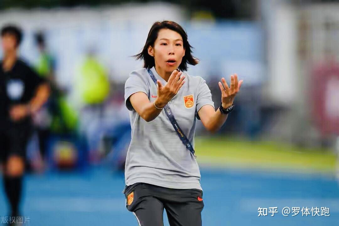 当落选中国女足竞聘的33岁陈婉婷遇上世界青少年女足冠军琼中女足