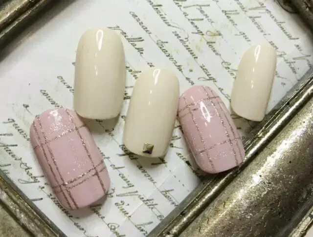 这里可能是最全的新年美甲集合了-新年美甲图片2021简单大方红色衣服