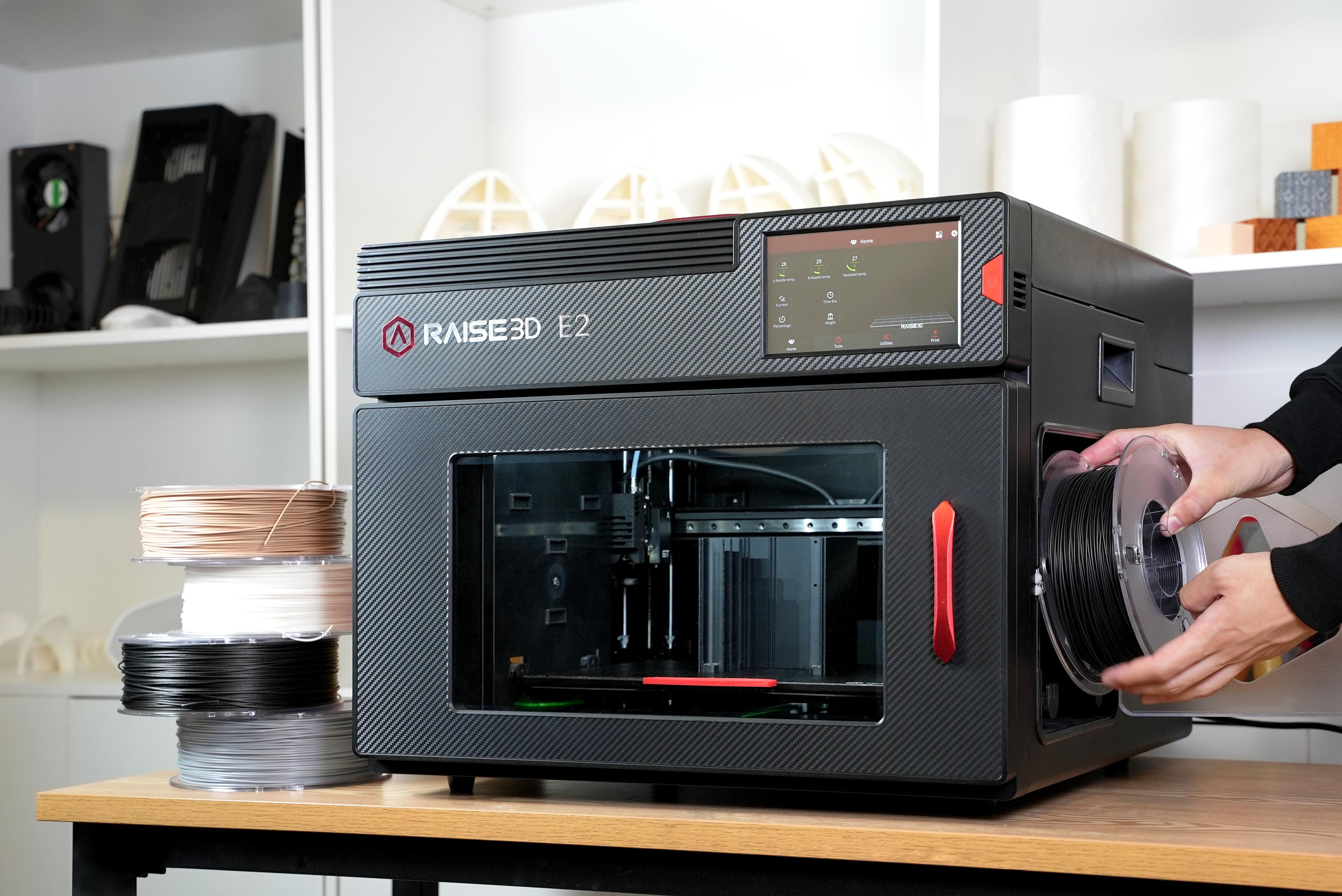 如今大多数生产企业,产品设计机构,工作室和高校也都在使用3d打印机