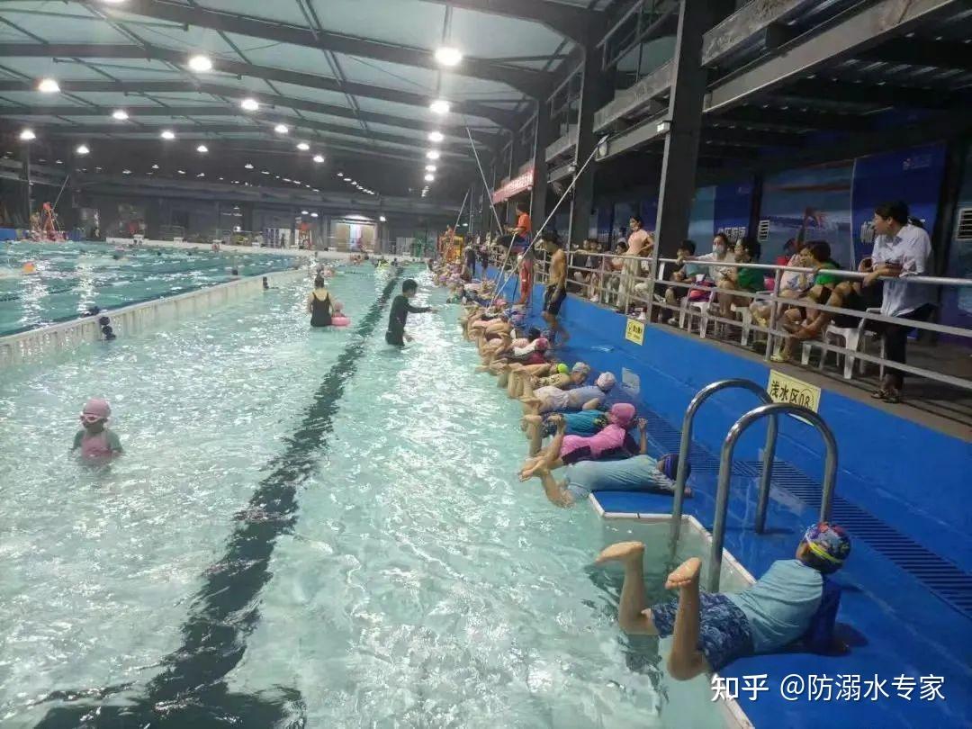 重庆黔江区游泳中心室内恒温泳池 - 泳池案例 - 成都瑞鲸机电设备有限公司