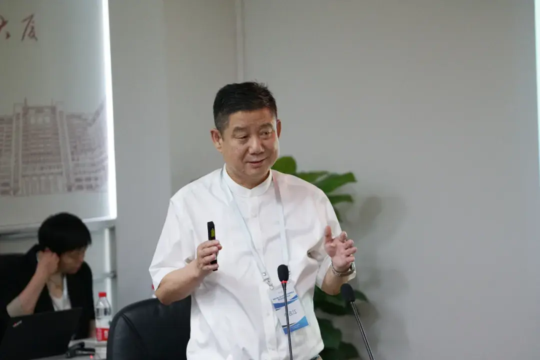 最后,首都医科大学附属北京安定医院副院长李占江教授为我们报告了