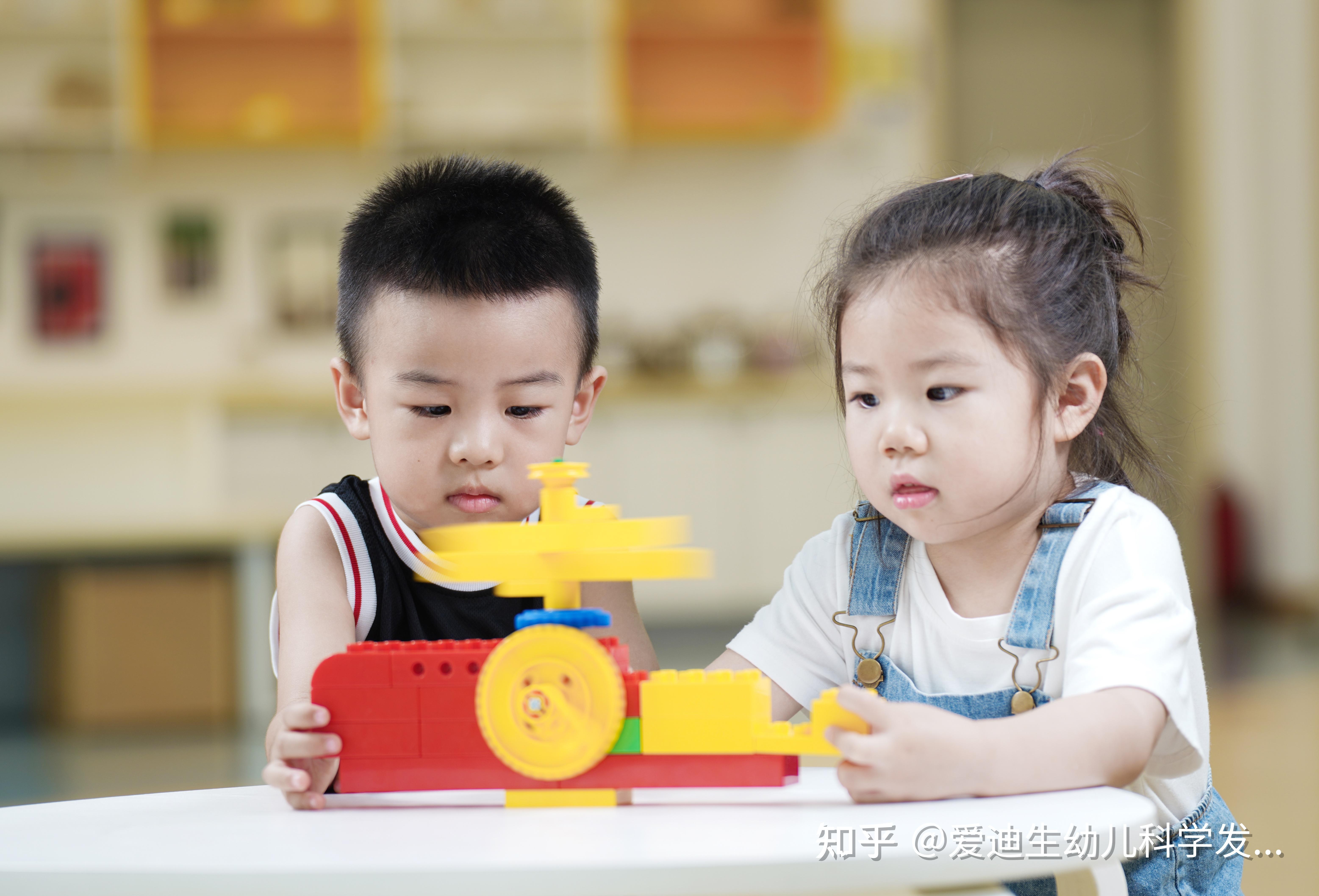 他们一起探索英文