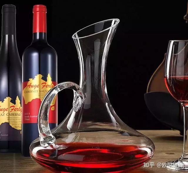 如何给别人倒红酒,才显得你更专业?
