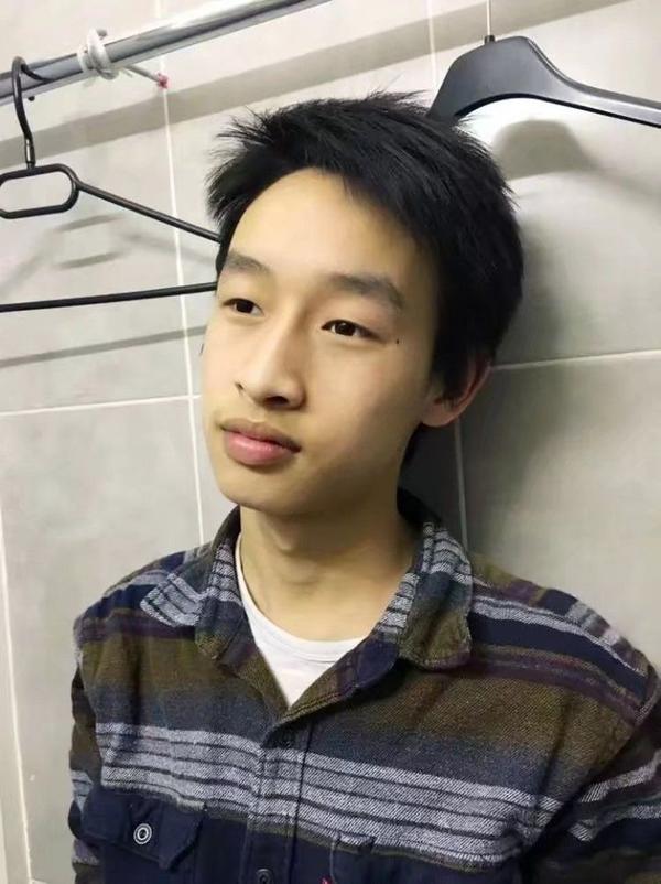 嘴唇厚的男生真的很丑吗