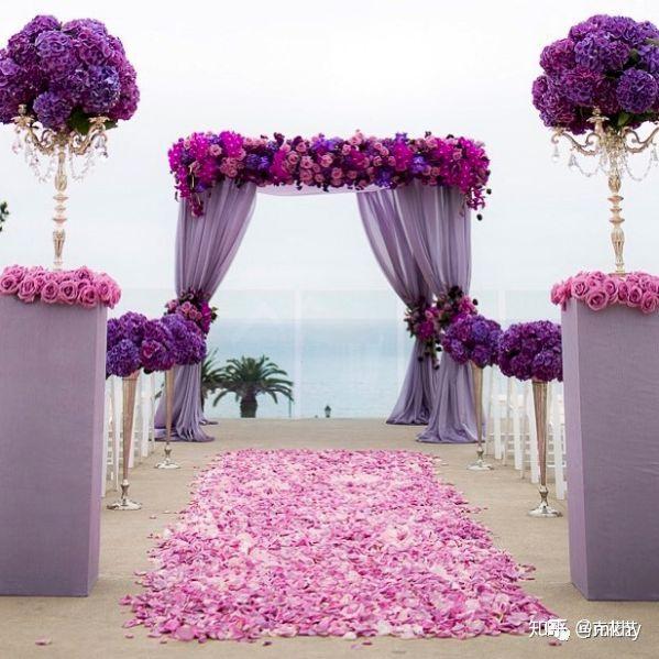 点式花门分3点或5点式集中装饰鲜花,其余暴露部分