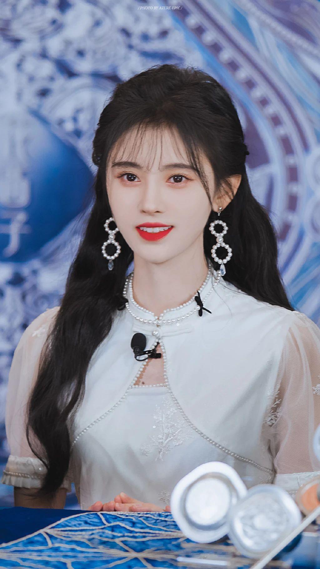 鞠婧祎壁纸喜欢你是见色起意但最后留住我却是你的人品和教养