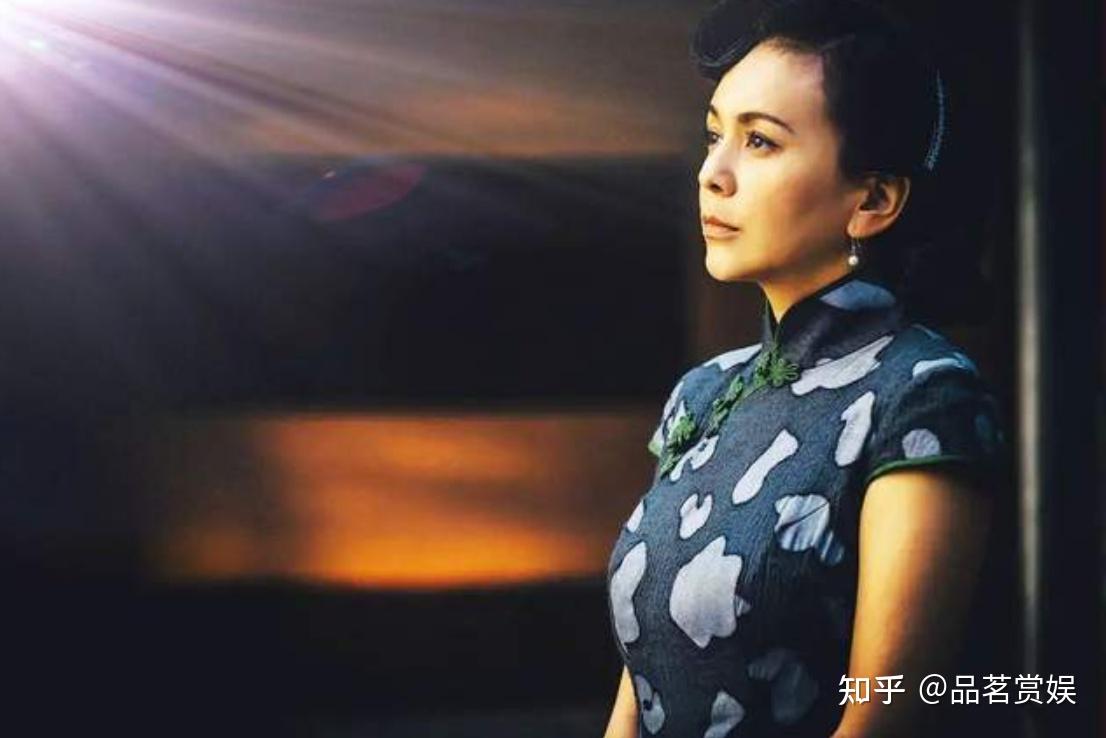1993年,当时23岁的王琳出演了电视剧《情满珠江》,在其中饰演了女二号