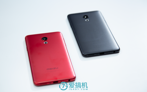 魅族 m15 的三种配色:曜岩黑,砂砾金和朱雀红,提供给大家参考一下.