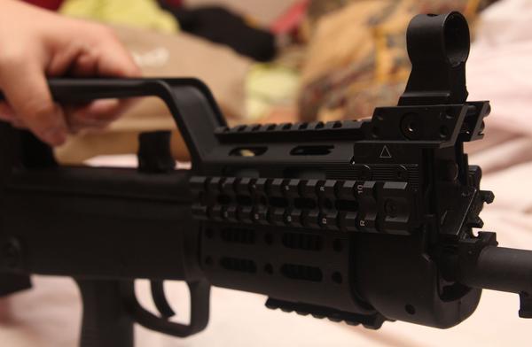 现代化的qbz95式枪族各类战术导轨升级改造简介